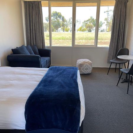 Happy Wanderer Motel Lake Boga On The Lake With Lake Views Экстерьер фото