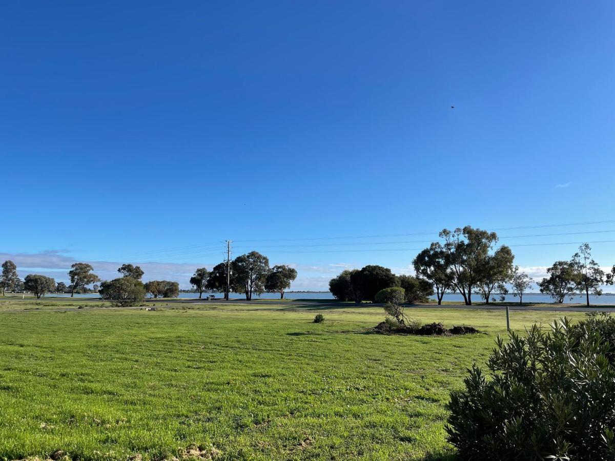 Happy Wanderer Motel Lake Boga On The Lake With Lake Views Экстерьер фото
