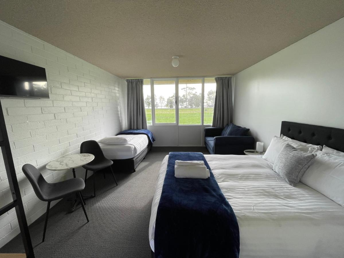 Happy Wanderer Motel Lake Boga On The Lake With Lake Views Экстерьер фото