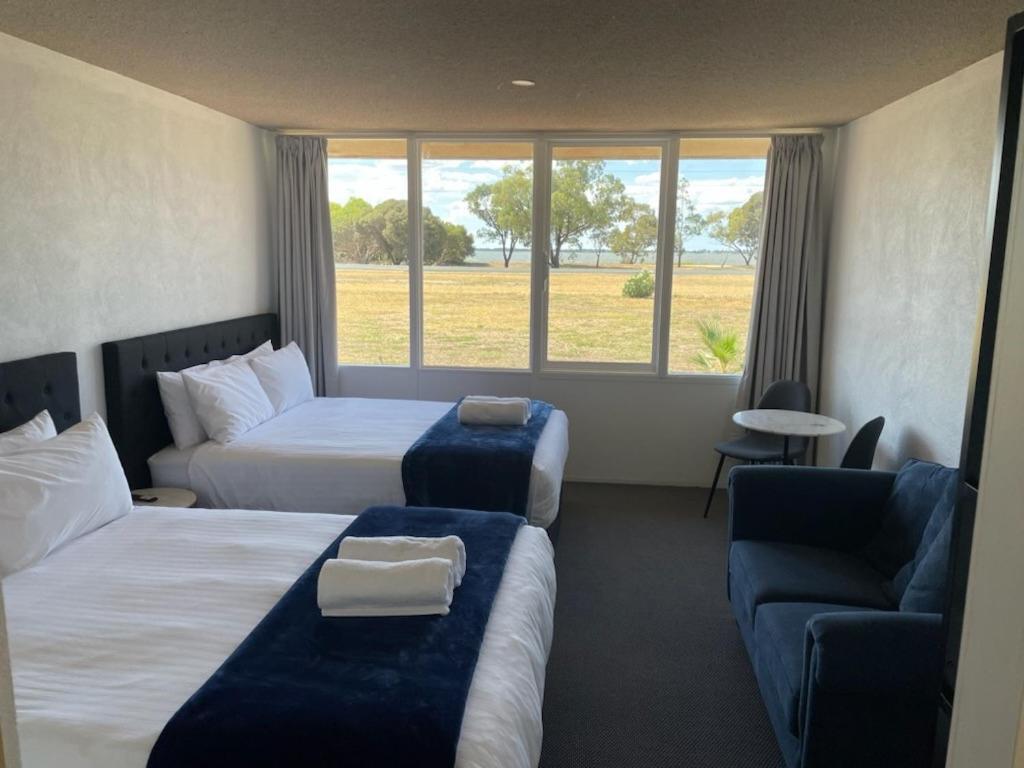 Happy Wanderer Motel Lake Boga On The Lake With Lake Views Экстерьер фото