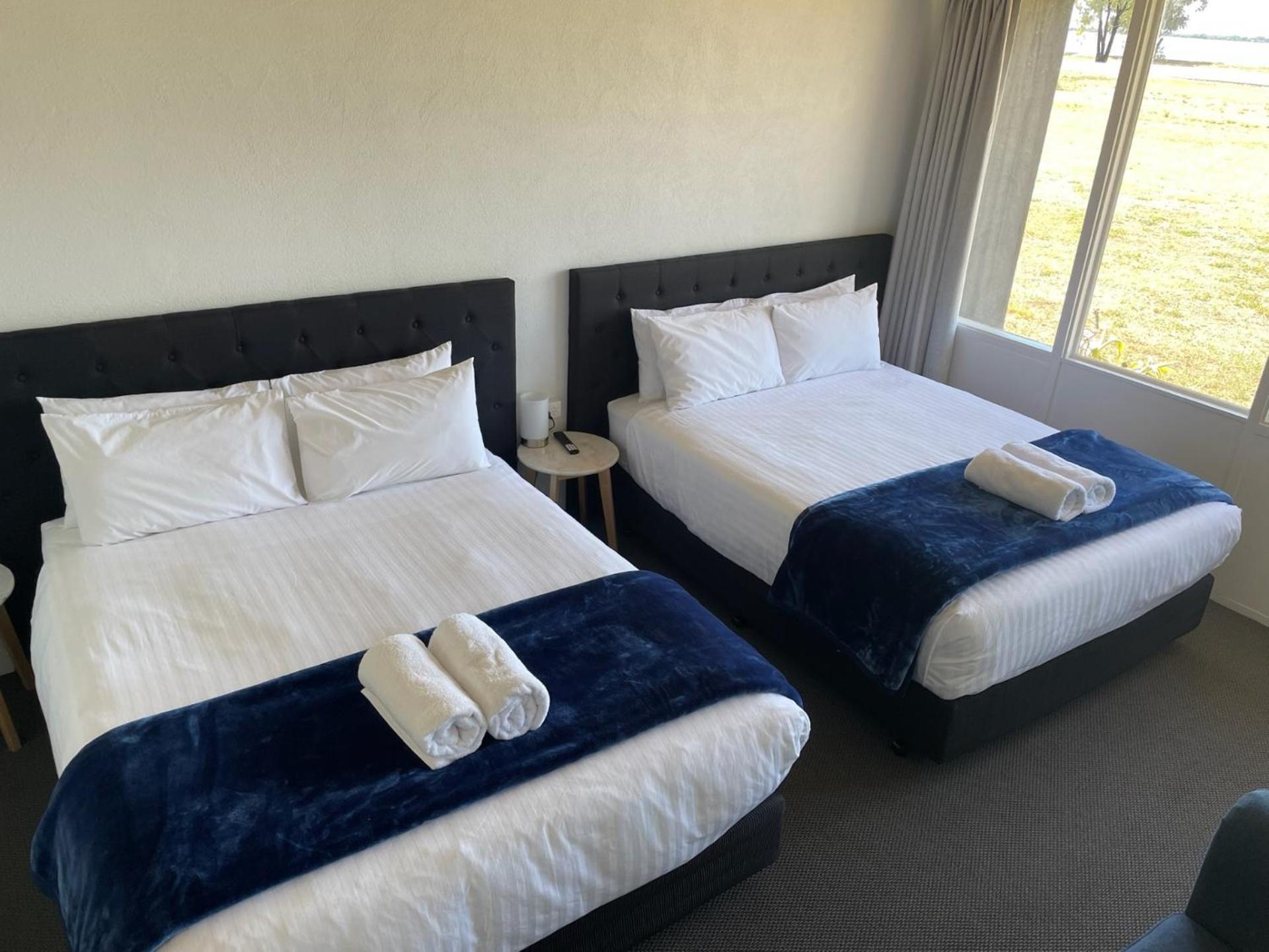 Happy Wanderer Motel Lake Boga On The Lake With Lake Views Экстерьер фото